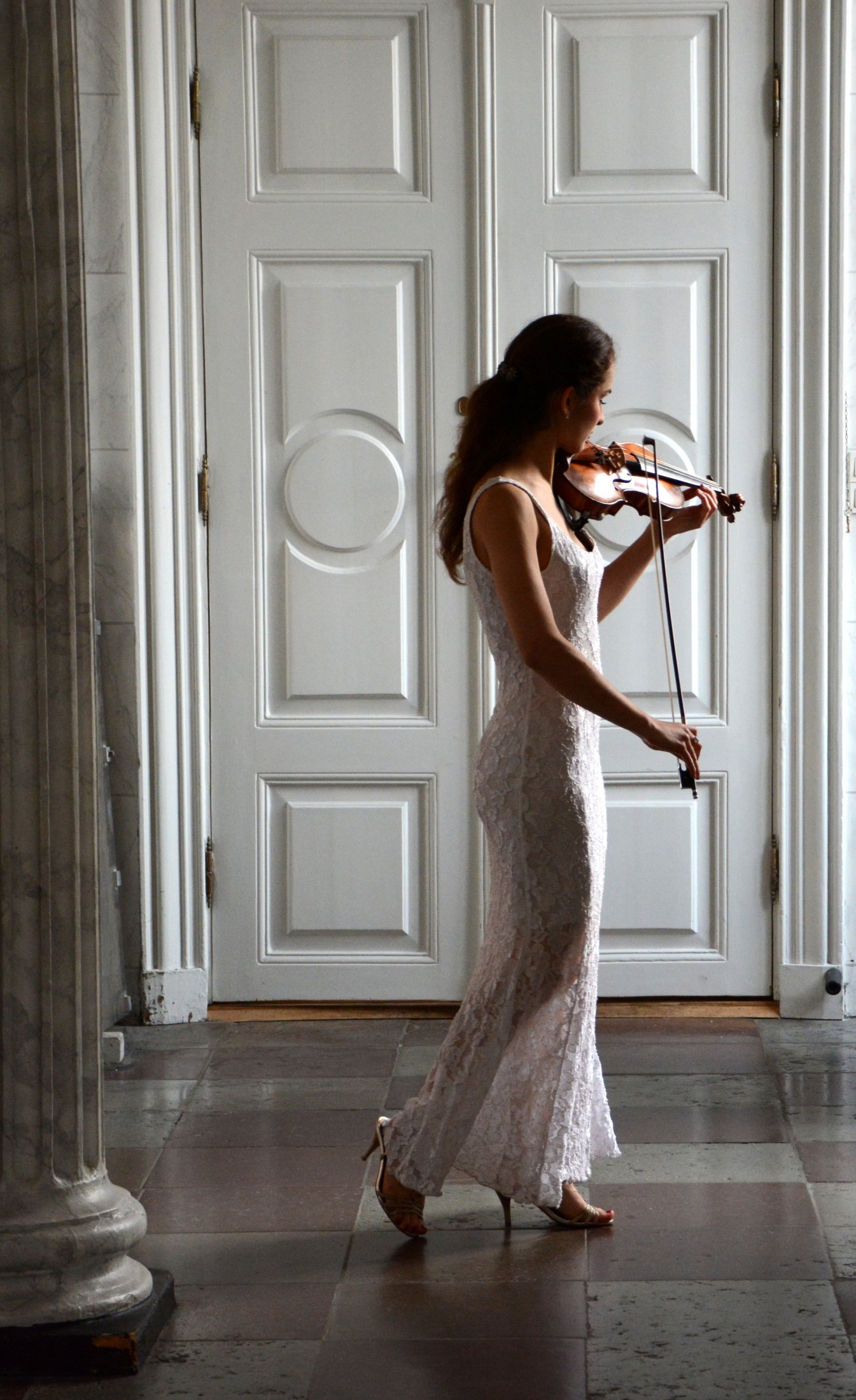 Violinpige I Foyer
