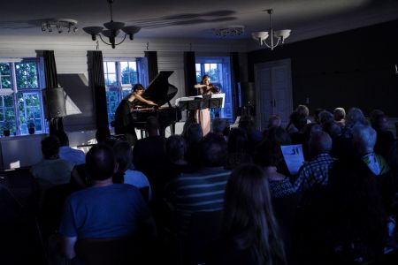 Duo Hellqvist spiller på Hindsgavl Festival 2018. Foto Mathias Løvgreen